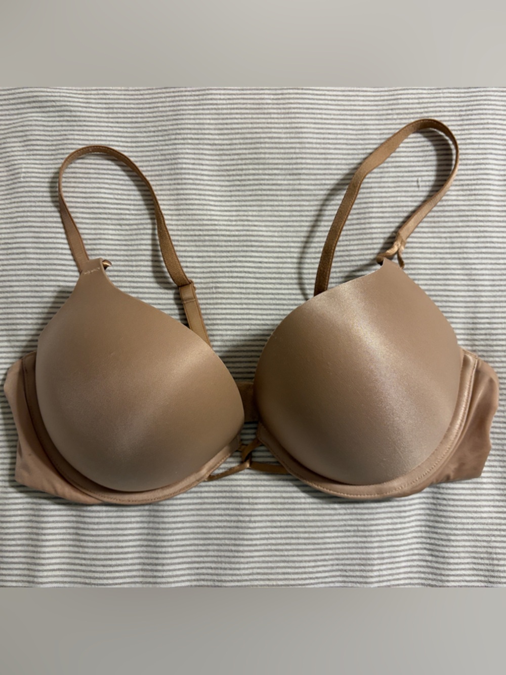 Victoria’s Secret Bombshell Miraculous Plunge Push-Up Bra – Tan